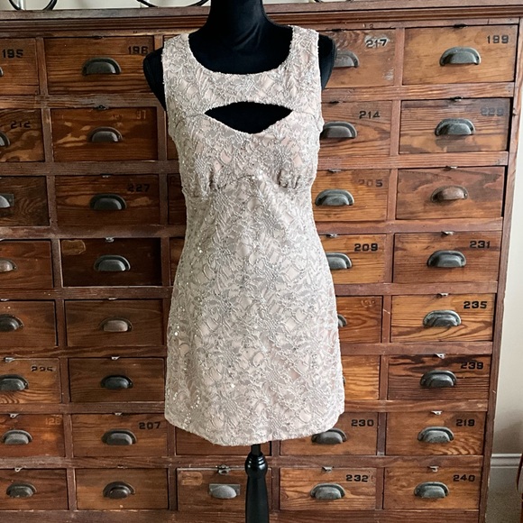 Sequenced sleeveless dress with keyhole cutouts across the chest and back - Picture 1 of 5